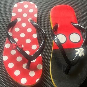 DISNEY Minnie flip flops